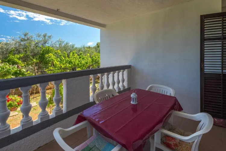 Apartman D&D, Dvorine 63