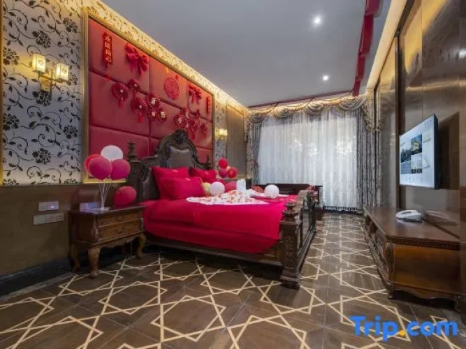 Deluxe Triple Suite
