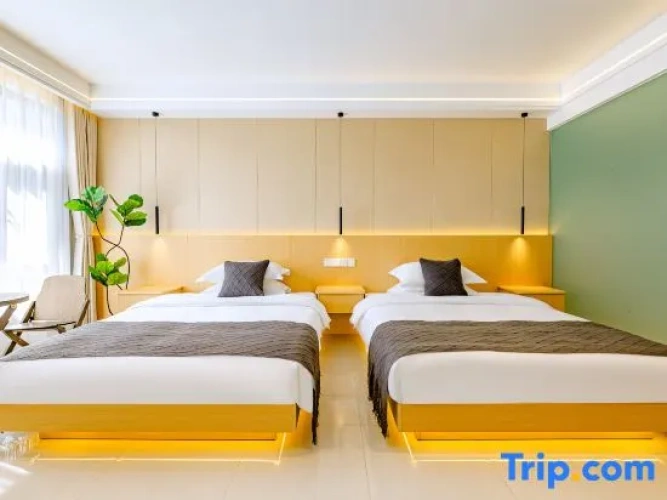 Standard Twin room with courtyard view