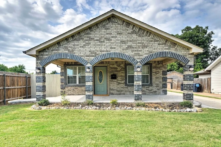 4 Bedrooms Cottage with balcony