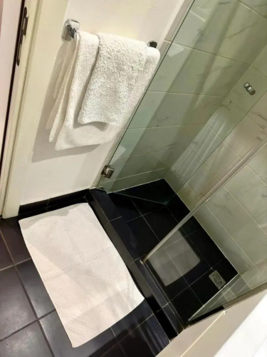 A007 Embassy Gardens Studio Apartm