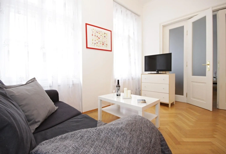 3 Bedrooms Apartment