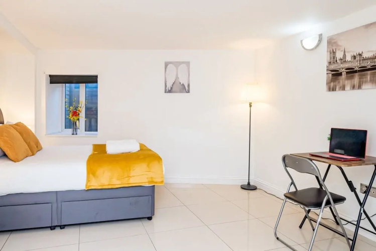 Lovely 2 Bedroom Apartment With Free Parking