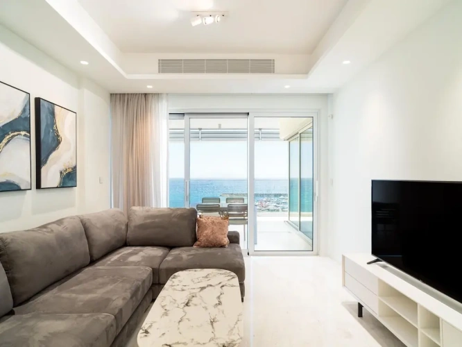 2 Bedrooms Luxury Apartment with balcony