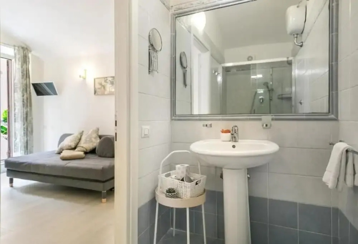 White Candia Guesthouse