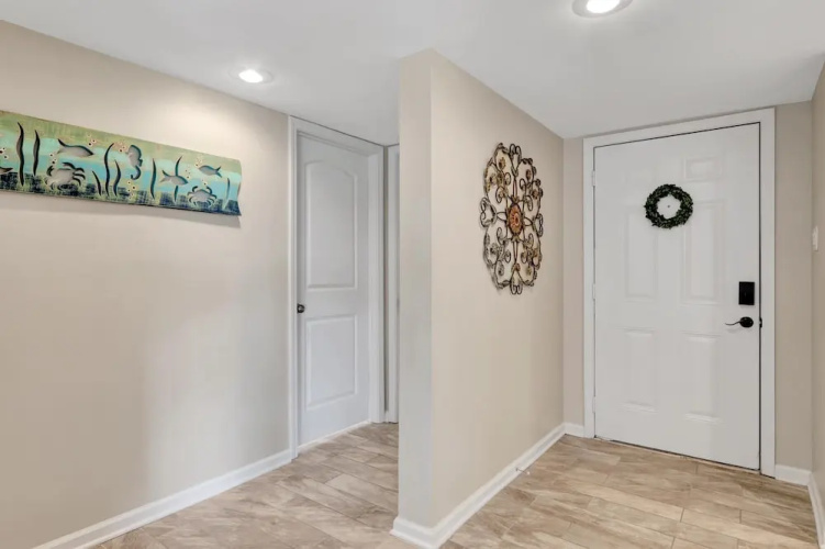 Pool & Dock Access: Lakefront Hot Springs Condo!