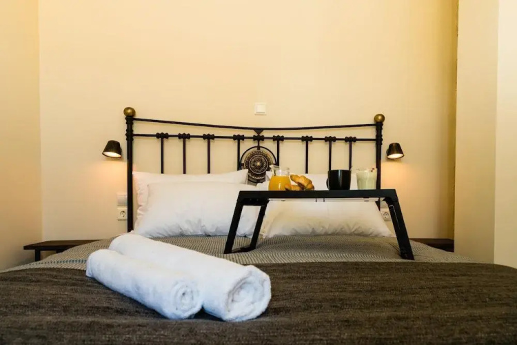 CH Adrianou Suites