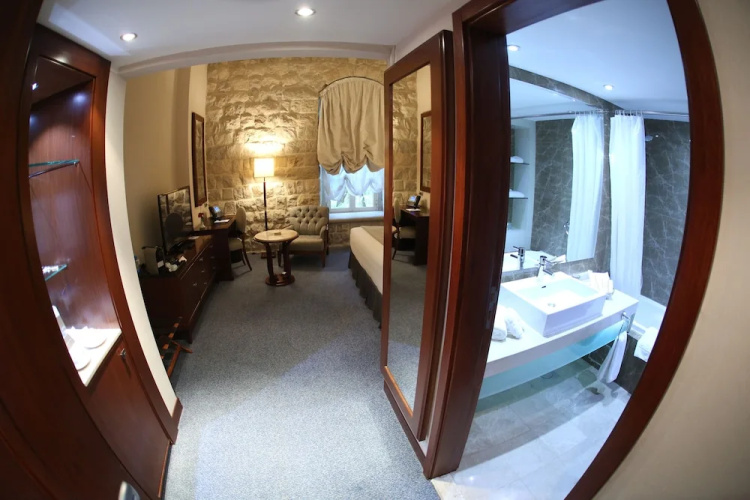 Grand Kadri Hotel