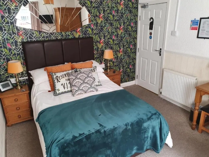 Superior Double Basement room