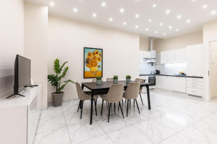 2 Bedrooms Apartment