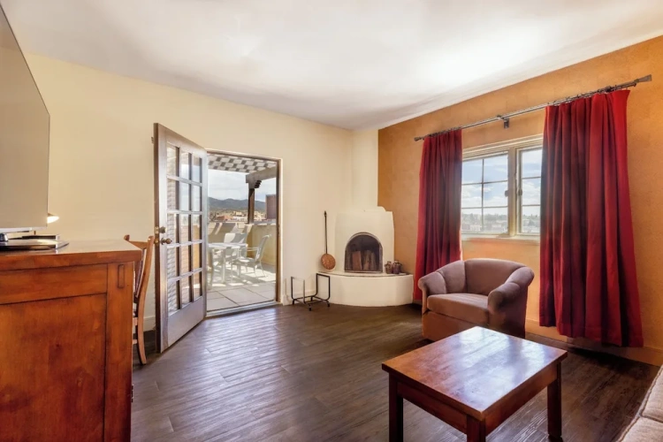 1 Bedroom Superior Double Suite with mountain view