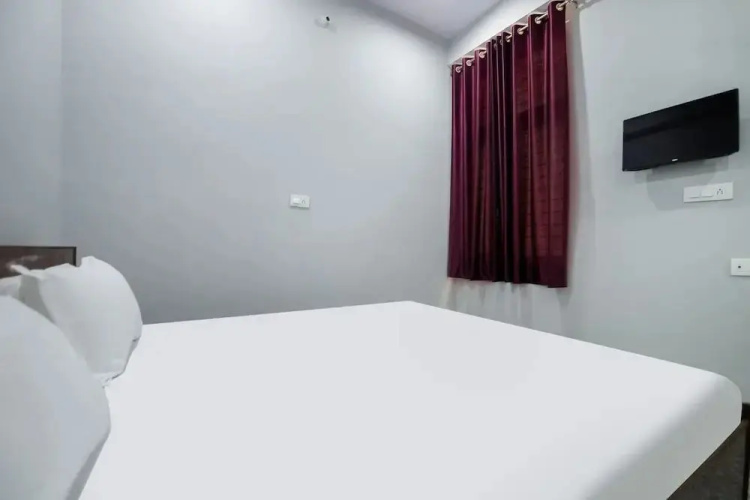 Hotel Sapphire Palace 2 by OYO Rooms