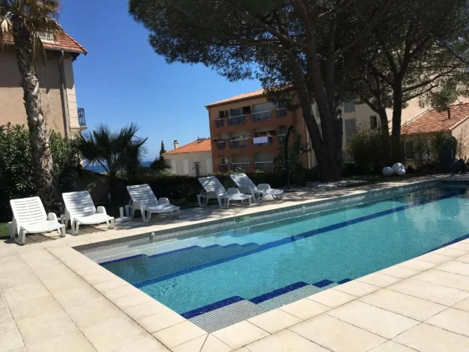 2 Bedrooms Apartment