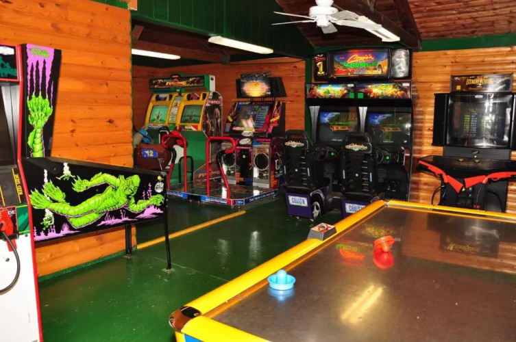 Arrowhead Camping Resort Cabin 1