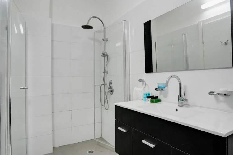 Geula Suites