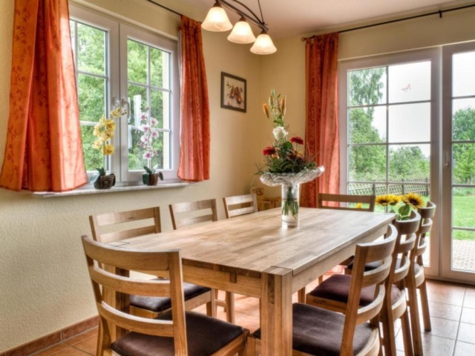 3 Bedrooms Apartment