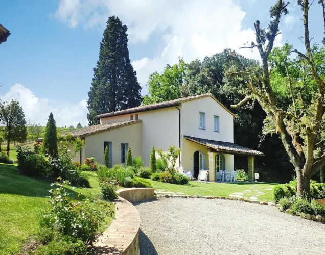 Apartment in Tuscany With Golf Course