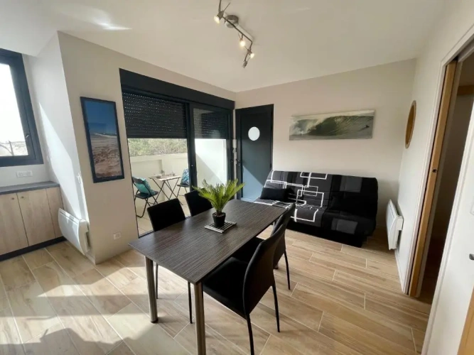 2 Bedrooms Apartment