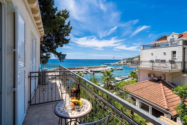 1 Bedroom Apartment with balcony