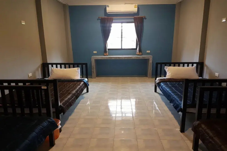 OYO 1147 The Moment Hostel