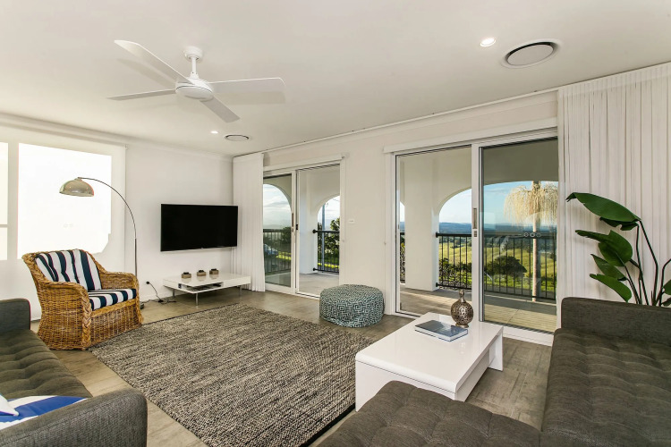 Villa St HelenaOver view