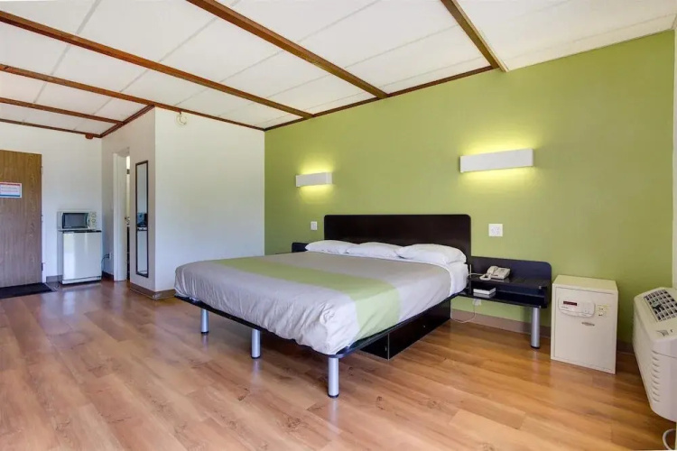 Motel 6 - Geneva