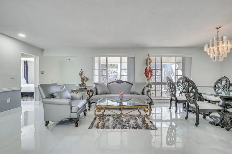 3 Mi to Hard Rock Stadium: Home w/ Fenced-in Yard!