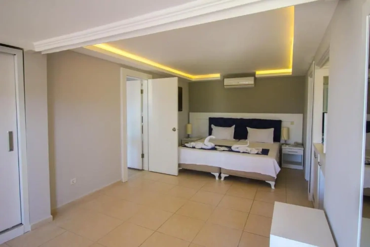Standard Family room with garden view
