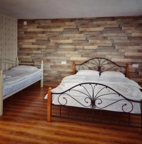 Standard Triple room with city view