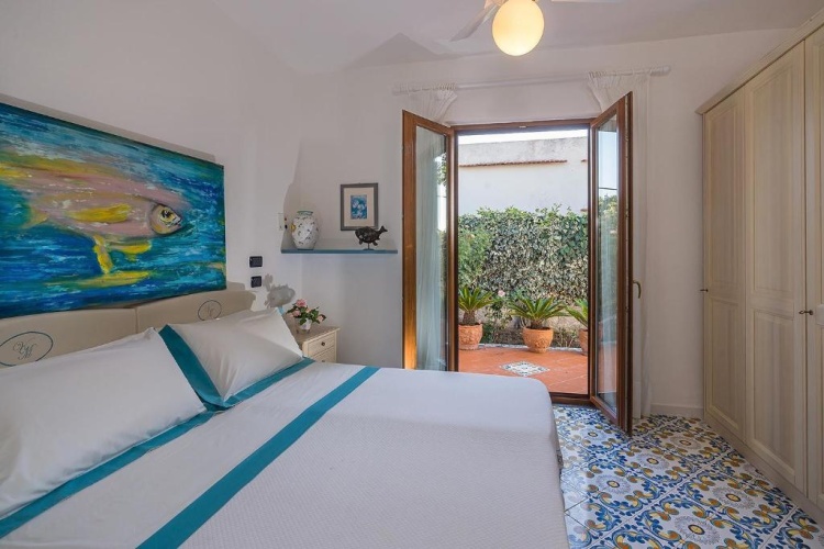 Standard Triple room with garden view
