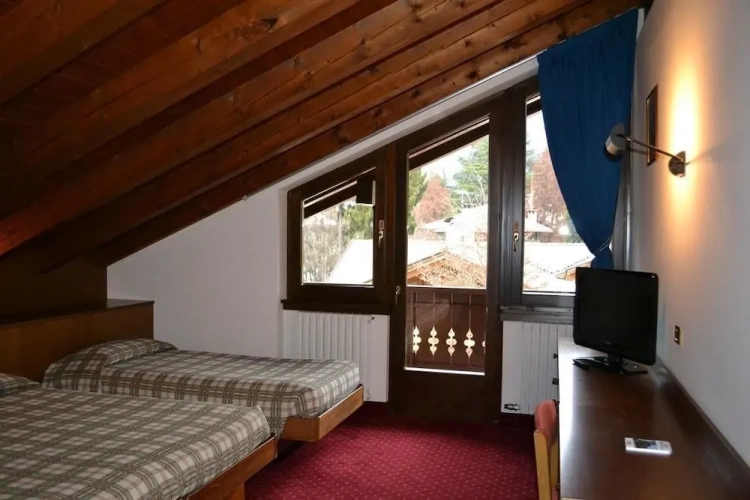 Standard Triple room with balcony