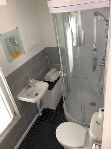 Luxury studio on Robs houseboat
