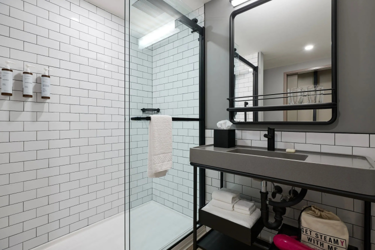 Moxy Charleston Downtown photo 10