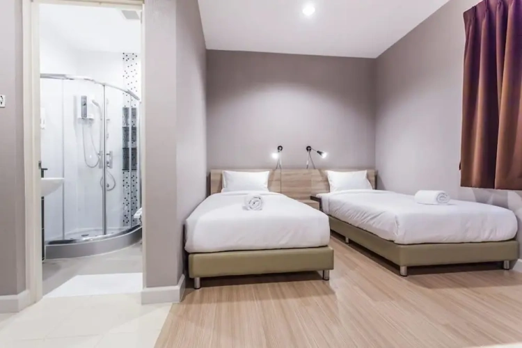 Standard Twin room with balcony