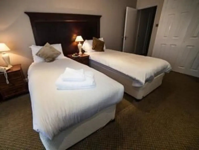 Warren Lodge Hotel