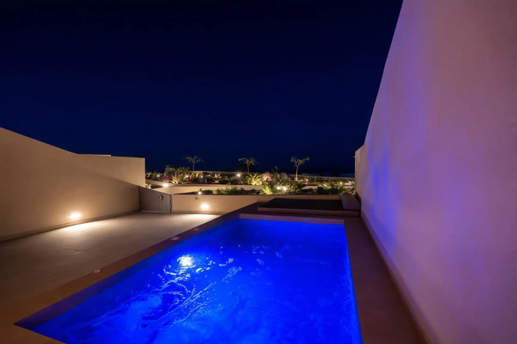 Caldera Cliff Illusion Suites