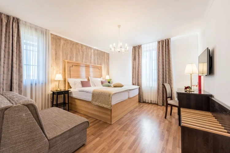 1 Bedroom Deluxe Triple room