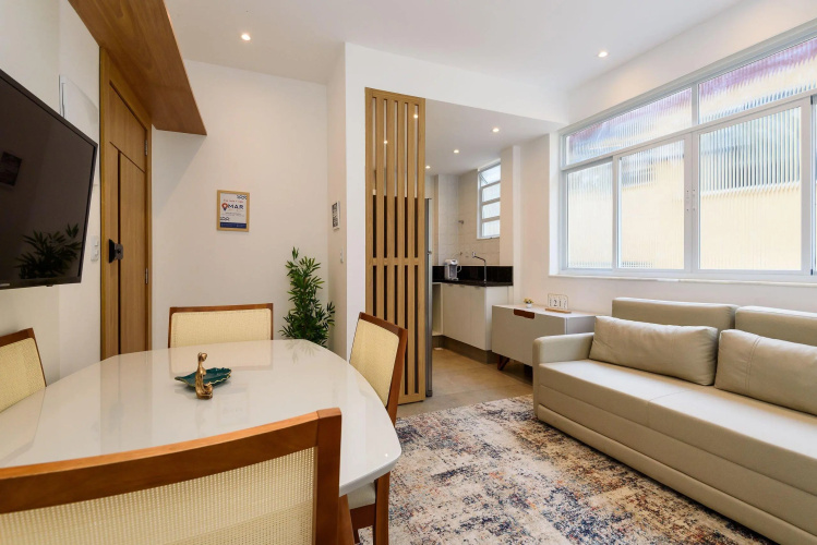 Moderno Quarto E Sala Em Copacabana | Mfb 76/204