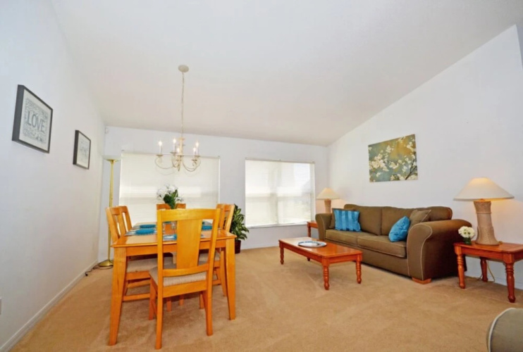 Hampton Lakes 215824
