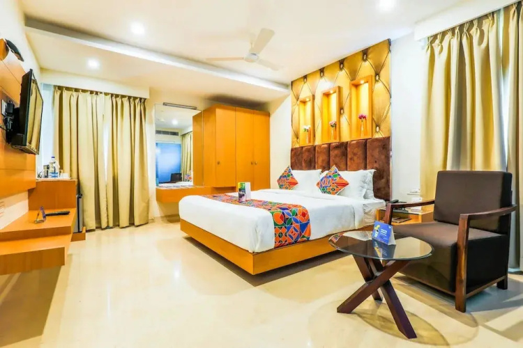 FabHotel Capitol Suites