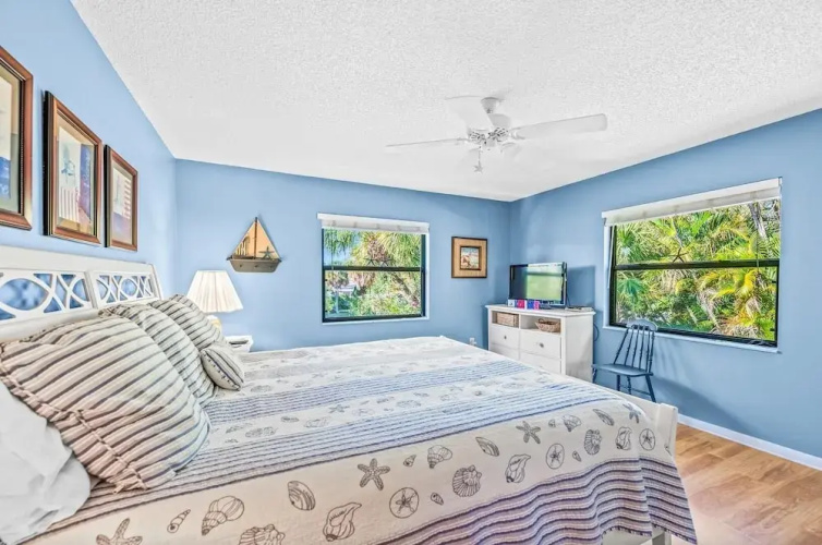 Sunset Beach 2 Bedroom Villa by RedAwning