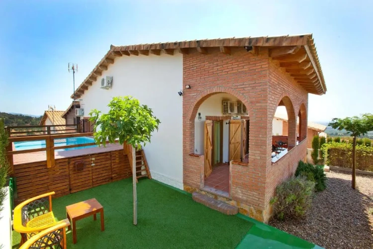 4 Bedrooms Cottage