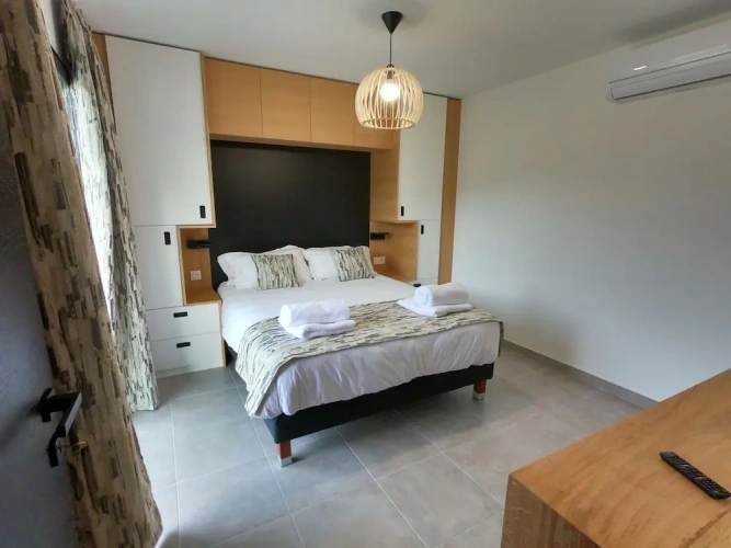 1 Bedroom Superior Basement Apartment with balcony