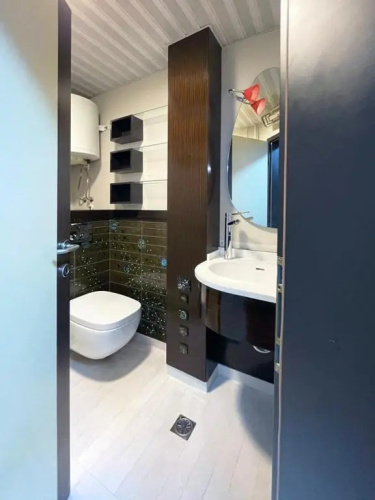 He-Ra Apartment 4