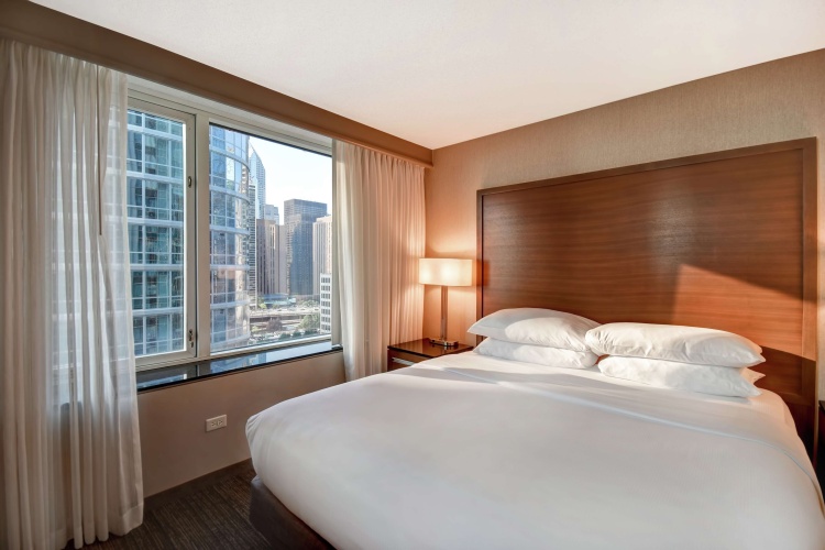 Embassy Suites by Hilton Chicago Downtown Magnificent Mile photo 6