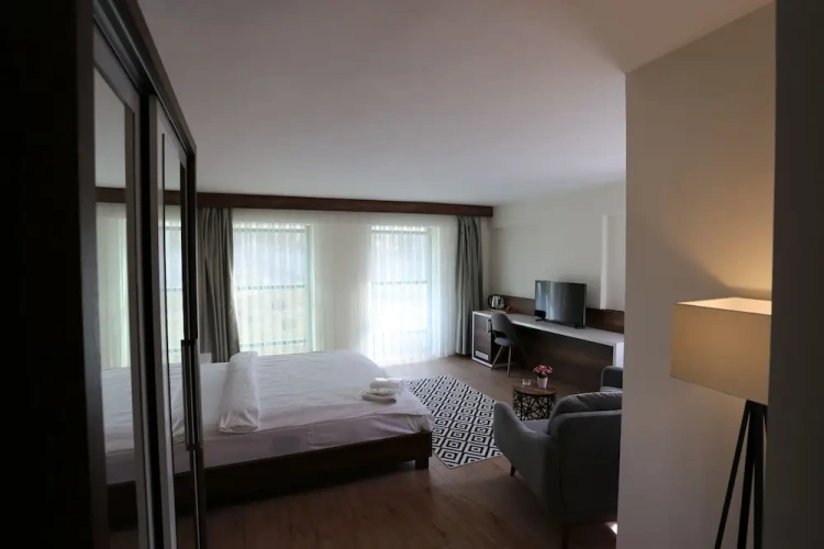 Double Avwan Suite