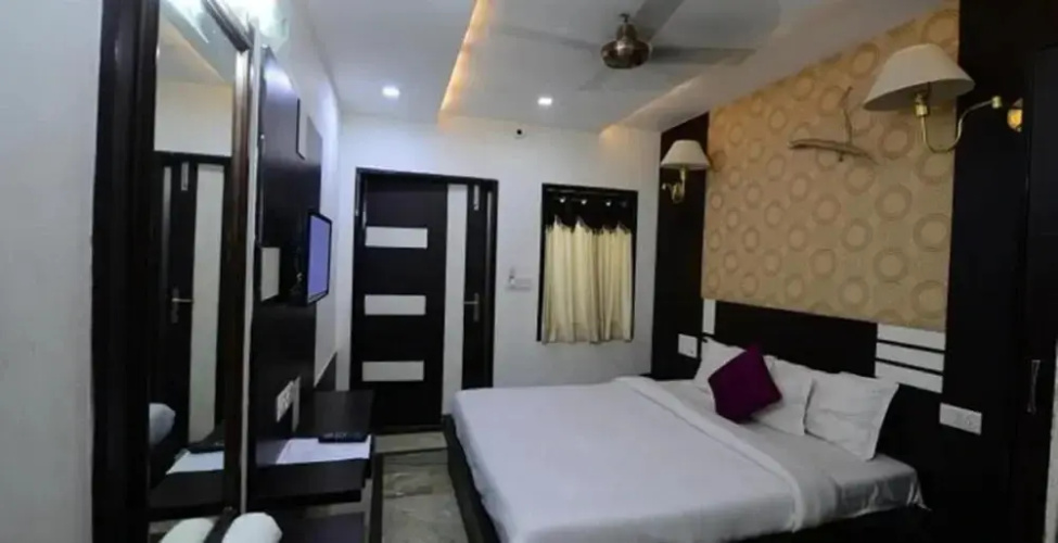 Laxman Resort Agra by Goroomgo