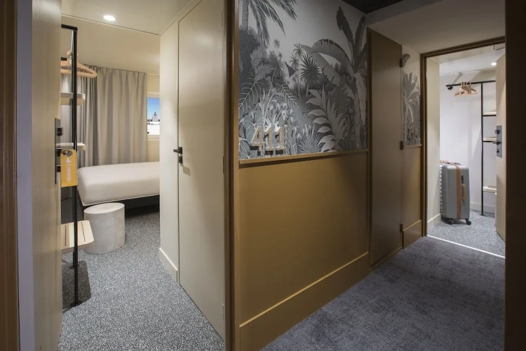 Connecting Cocoon room