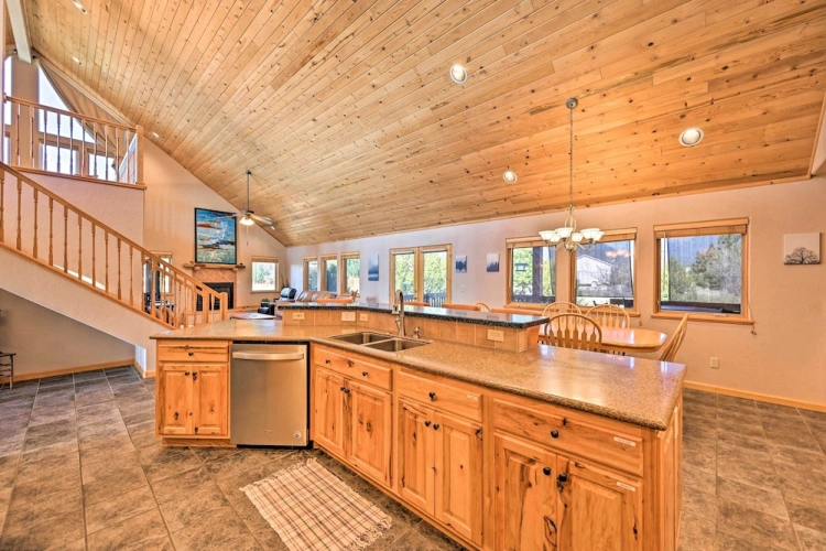 4 Bedrooms Cottage