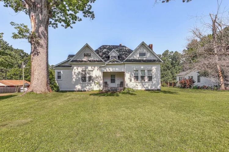 3 Bedrooms Cottage